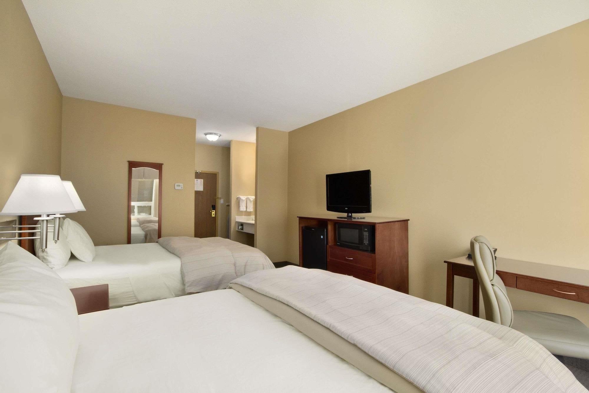 Days Inn & Suites By Wyndham Brandon Zewnętrze zdjęcie