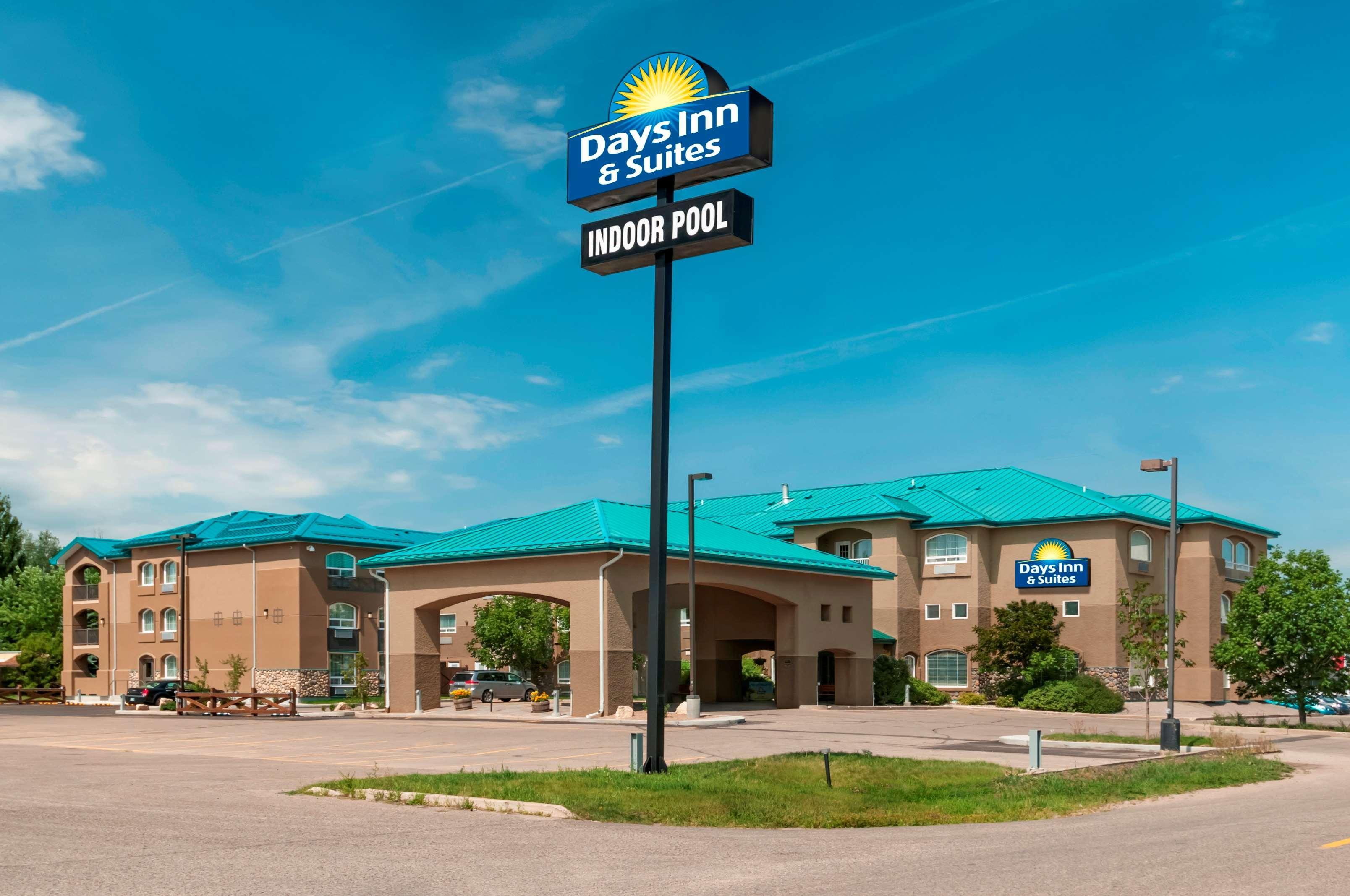Days Inn & Suites By Wyndham Brandon Zewnętrze zdjęcie