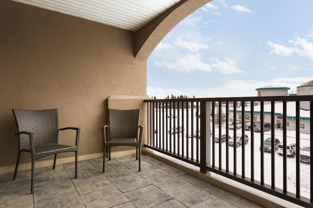 Days Inn & Suites By Wyndham Brandon Zewnętrze zdjęcie