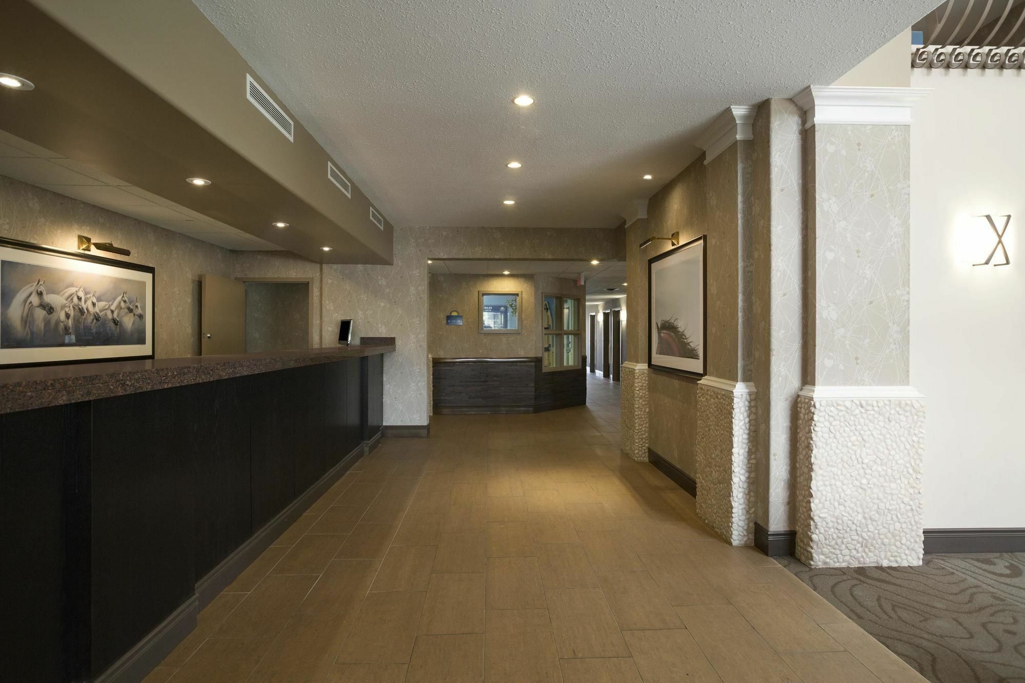 Days Inn & Suites By Wyndham Brandon Zewnętrze zdjęcie