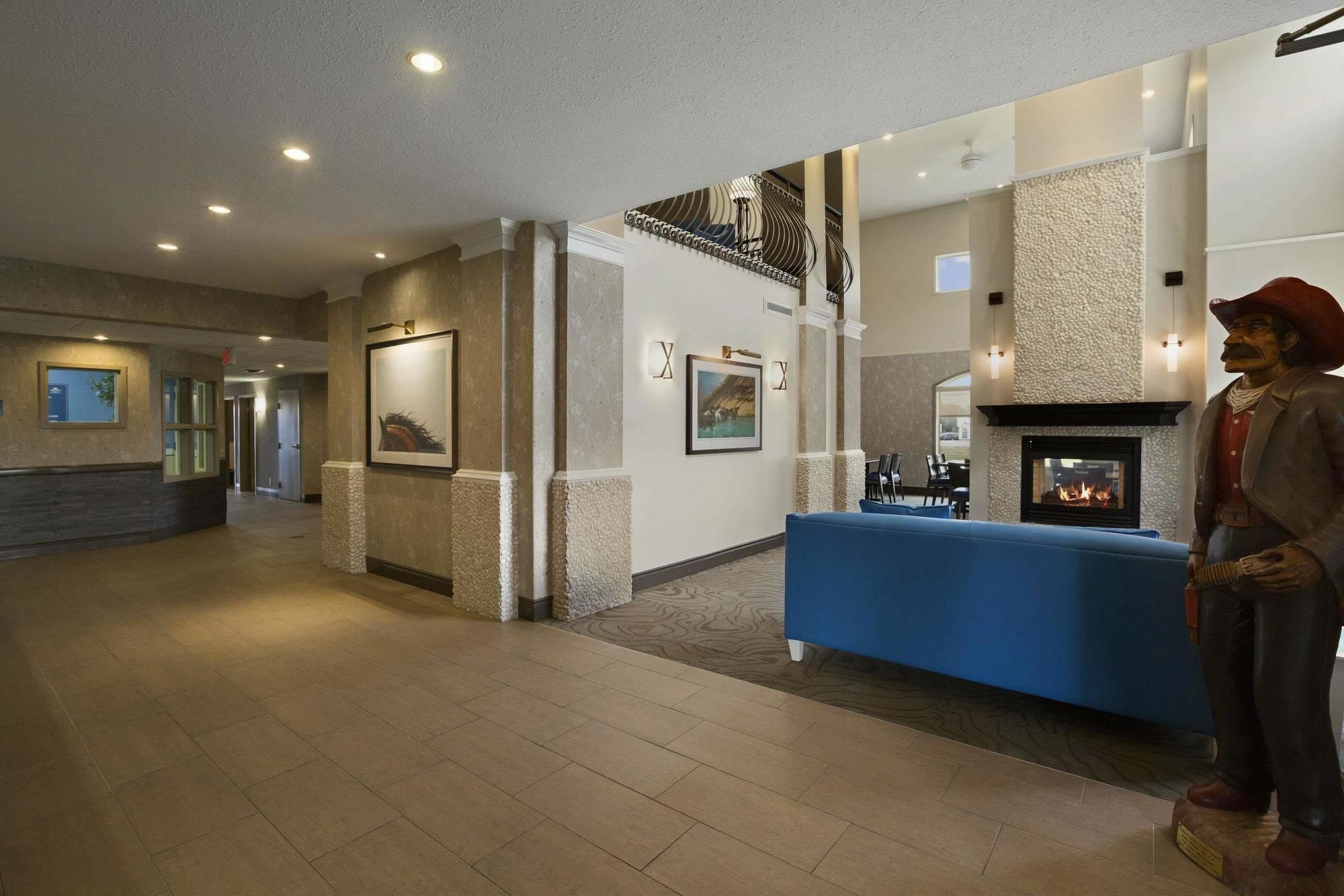 Days Inn & Suites By Wyndham Brandon Zewnętrze zdjęcie
