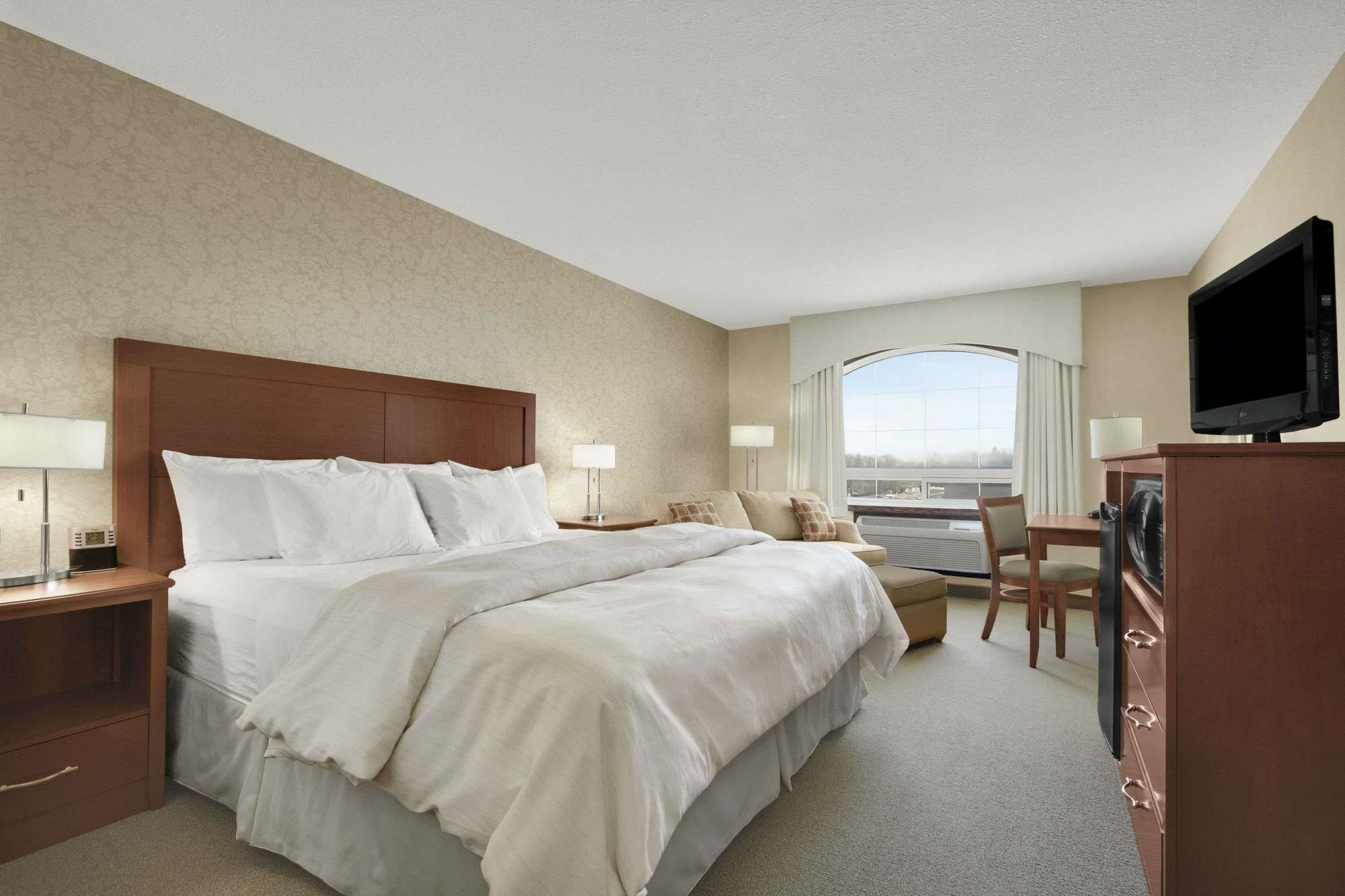 Days Inn & Suites By Wyndham Brandon Zewnętrze zdjęcie